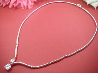 �h�C�c���E�L���[�r�b�N�W���R�j�A�̃l�b�N���X