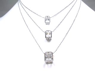 �h�C�c���E�L���[�r�b�N�W���R�j�A�̃l�b�N���X