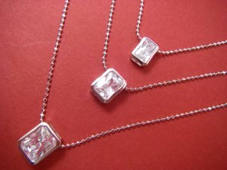 �h�C�c���E�L���[�r�b�N�W���R�j�A�̃l�b�N���X