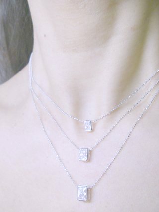 �h�C�c���E�L���[�r�b�N�W���R�j�A�̃l�b�N���X