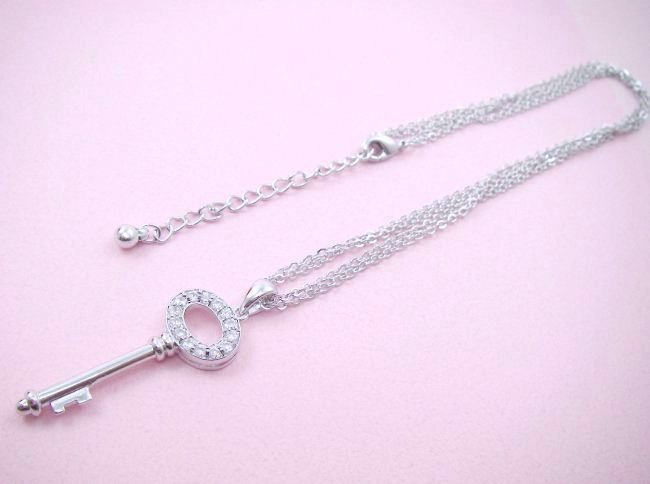 �h�C�c���E�L���[�r�b�N�W���R�j�A�̃y���_���g�@-���i�L�[�j-