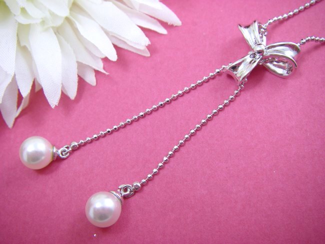 ���{�����`�[�t�@�p�[���ƃL���[�r�b�N�W���R�j�A�̃l�b�N���X