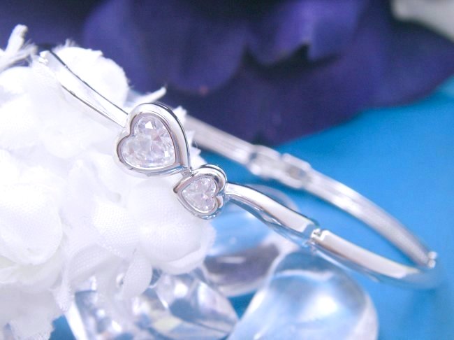 �n�[�g�@�o���O���E�u���X���b�g�@�L���[�r�b�N�W���R�j�A�E�A�N�Z�T���[