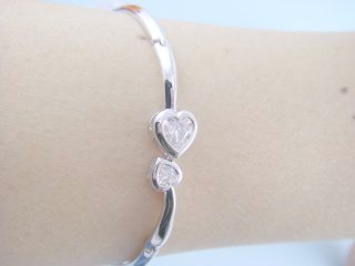 �n�[�g�@�o���O���E�u���X���b�g�@�L���[�r�b�N�W���R�j�A�E�A�N�Z�T���[