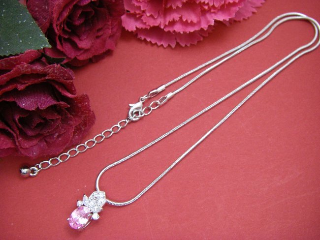 �s���N�E�L���[�r�b�N�W���R�j�A�̃y���_���g�E�A�N�Z�T���[