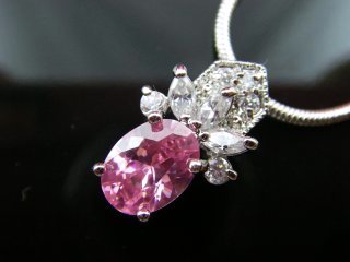 �s���N�E�L���[�r�b�N�W���R�j�A�̃y���_���g�E�A�N�Z�T���[