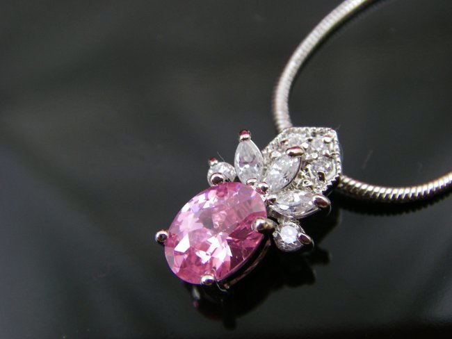 �s���N�E�L���[�r�b�N�W���R�j�A�̃y���_���g�E�A�N�Z�T���[