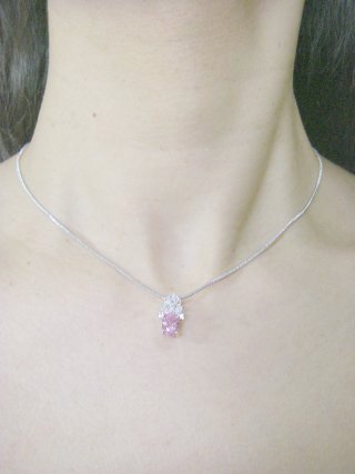 �s���N�E�L���[�r�b�N�W���R�j�A�̃y���_���g�E�A�N�Z�T���[