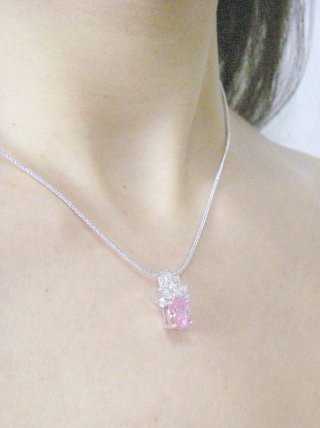 �s���N�E�L���[�r�b�N�W���R�j�A�̃y���_���g�E�A�N�Z�T���[