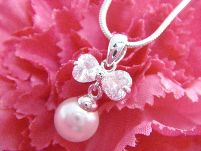 �p�[���ƃL���[�r�b�N�W���R�j�A�̃y���_���g�E�A�N�Z�T���[