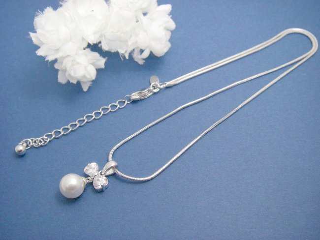 �p�[���ƃL���[�r�b�N�W���R�j�A�̃y���_���g�E�A�N�Z�T���[