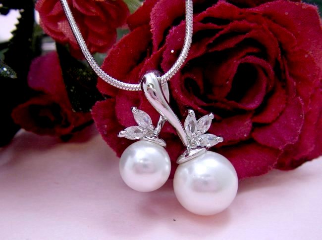 �p�[���ƃL���[�r�b�N�W���R�j�A�̃y���_���g�E�A�N�Z�T���[