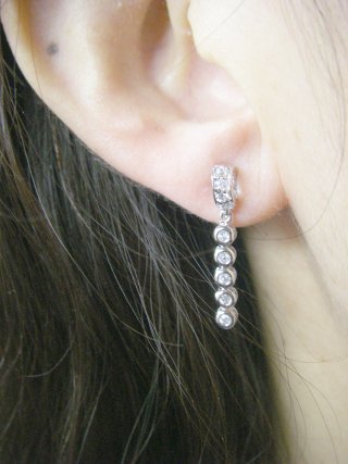 �L���[�r�b�N�W���R�j�A�E�A�N�Z�T���[�@�s�A�X