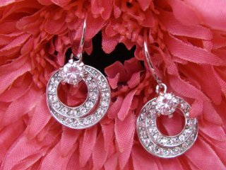 �L���[�r�b�N�W���R�j�A�̃T�[�N���E�s�A�X