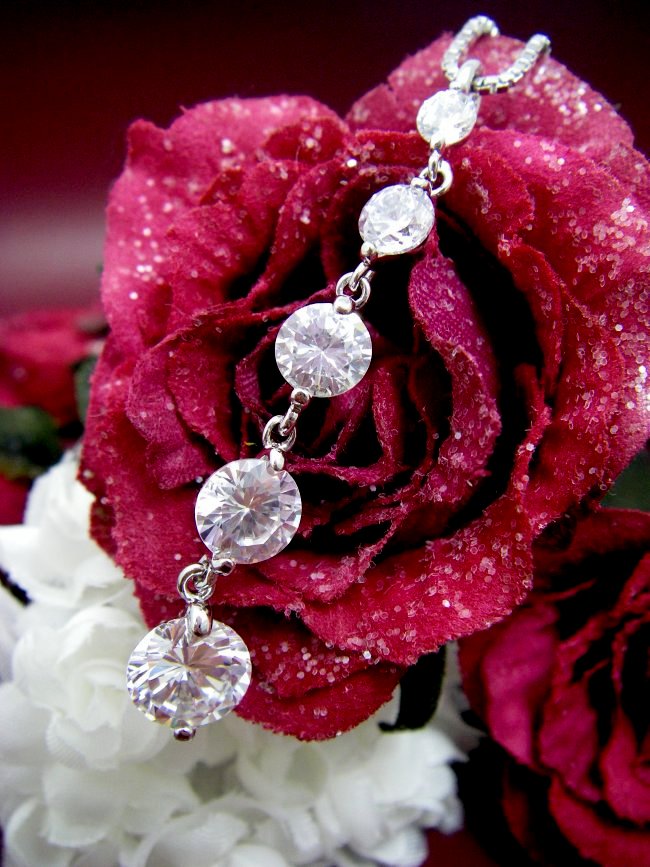 5連のキュービックジルコニアのペンダント