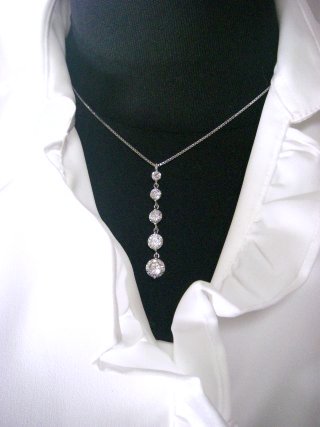 5連のキュービックジルコニアのペンダント