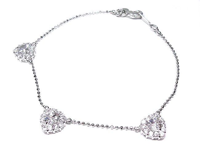 �n�[�g�@�אg�̃u���X���b�g�@�L���[�r�b�N�W���R�j�A�E�A�N�Z�T���[