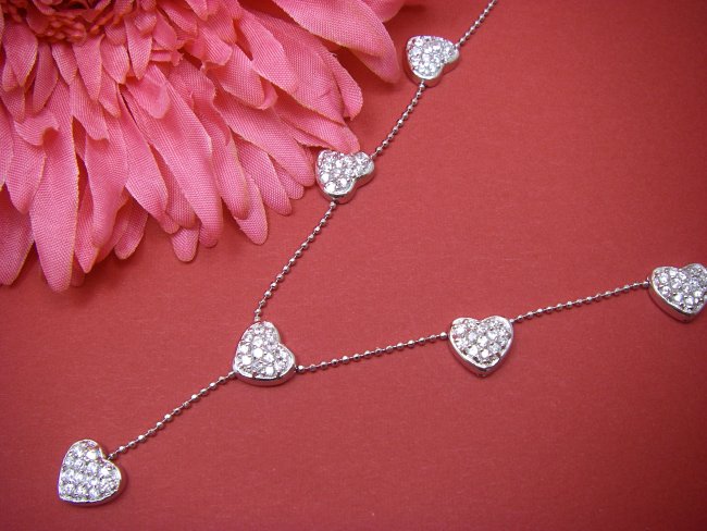 �n�[�g�̃y���_���g�E�l�b�N���X