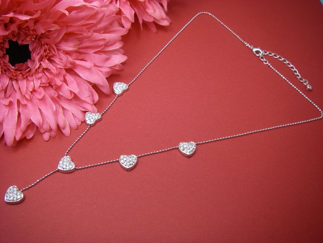 �n�[�g�̃y���_���g�E�l�b�N���X