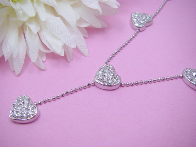 �n�[�g�̃y���_���g�E�l�b�N���X