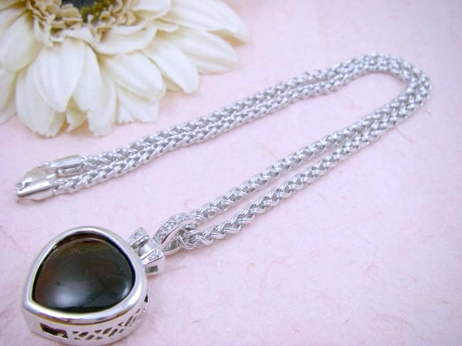 �K�[�l�b�g�E�V���Z�e�b�N�X�g�[���ƃL���[�r�b�N�W���R�j�A�̃y���_���g