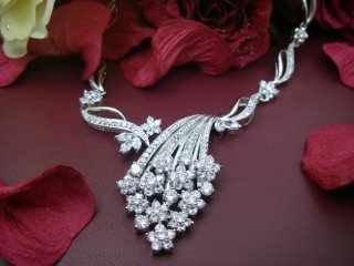 CZ�A�N�Z�T���[�@�L���[�r�b�N�W���R�j�A�̃l�b�N���X