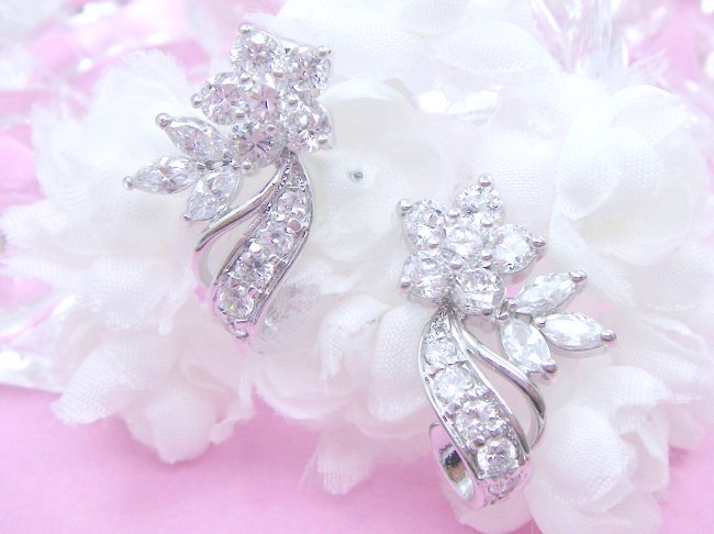 CZ�A�N�Z�T���[�@�L���[�r�b�N�W���R�j�A�̃s�A�X