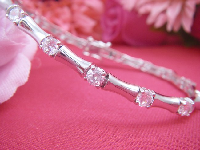 �L���[�r�b�N�W���R�j�A�̃u���X���b�g