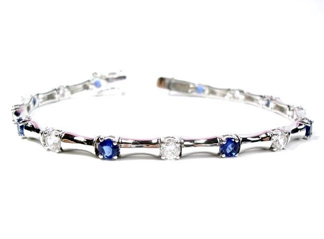 �L���[�r�b�N�W���R�j�A�̃u���X���b�g