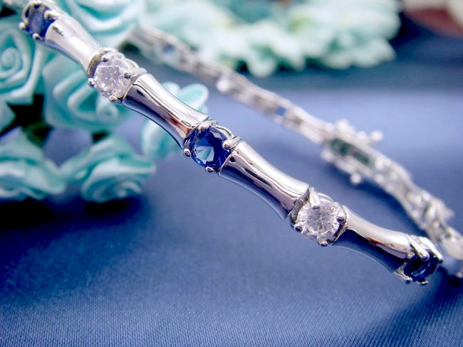 �L���[�r�b�N�W���R�j�A�̃u���X���b�g