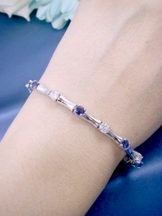 �L���[�r�b�N�W���R�j�A�̃u���X���b�g