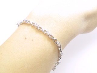 �L���[�r�b�N�W���R�j�A�̃u���X���b�g