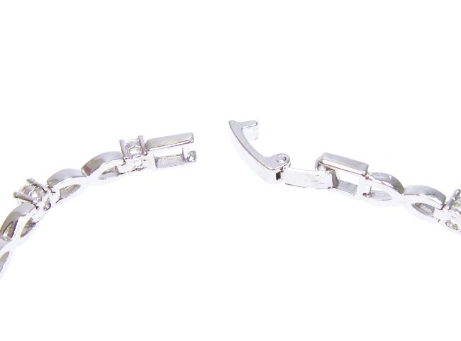 �L���[�r�b�N�W���R�j�A�̃u���X���b�g