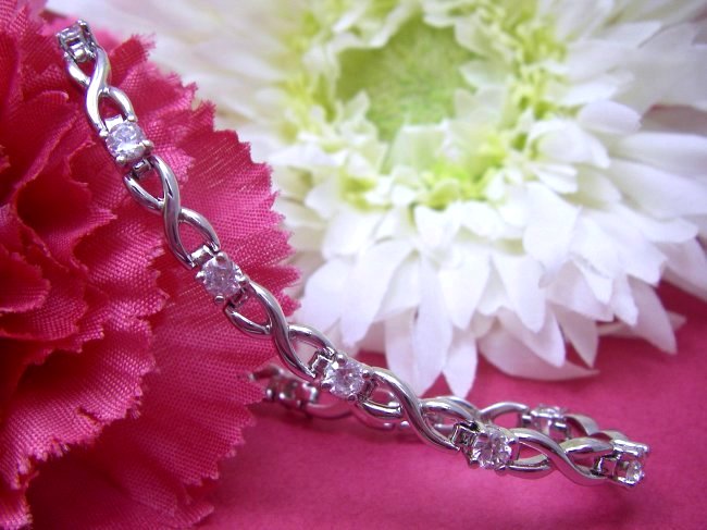 �L���[�r�b�N�W���R�j�A�̃u���X���b�g