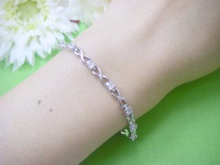 �L���[�r�b�N�W���R�j�A�̃u���X���b�g