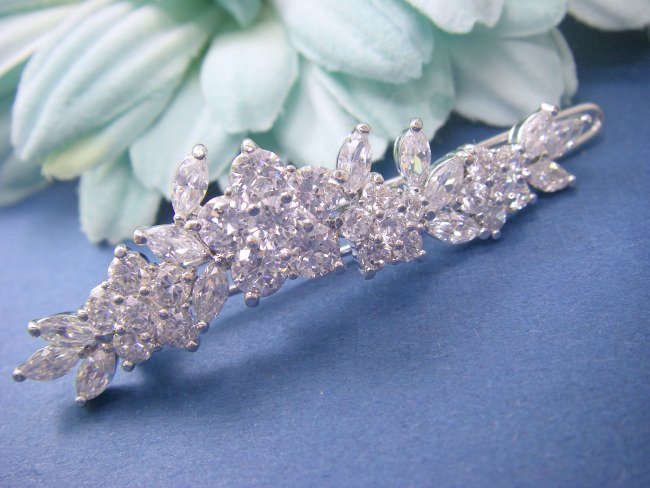 �L���[�r�b�N�W���R�j�A�̃w�A�E�A�N�Z�T���[