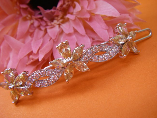 �L���[�r�b�N�W���R�j�A�̃w�A�E�A�N�Z�T���[