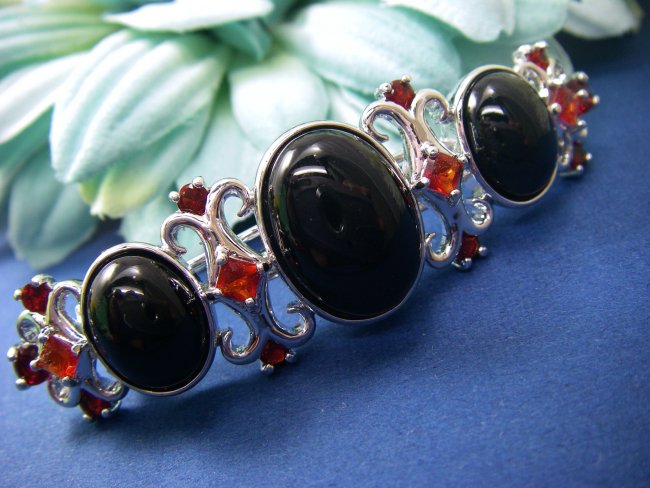 �L���[�r�b�N�W���R�j�A�̃w�A�E�A�N�Z�T���[