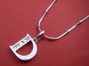 �C�j�V�����̃L���[�r�b�N�W���R�j�A�E�R�X�`���[���E�W���G���[