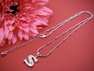 �L���[�r�b�N�W���R�j�A�̃C�j�V���� �y���_���g