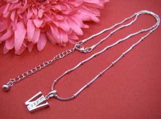 �L���[�r�b�N�W���R�j�A�̃C�j�V���� �y���_���g