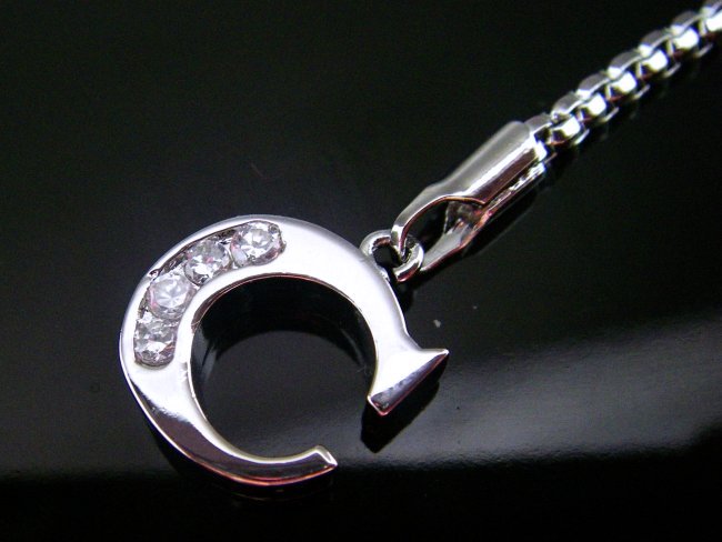 �L���[�r�b�N�W���R�j�A�̌g�уX�g���b�v