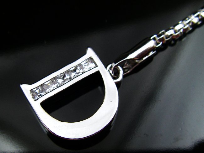 �L���[�r�b�N�W���R�j�A�̌g�уX�g���b�v