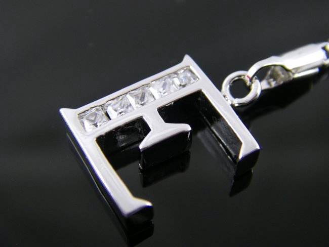 �L���[�r�b�N�W���R�j�A�̌g�уX�g���b�v