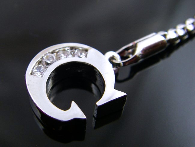 �L���[�r�b�N�W���R�j�A�̌g�уX�g���b�v