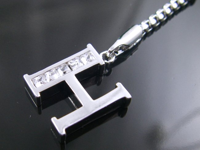 �L���[�r�b�N�W���R�j�A�̌g�уX�g���b�v