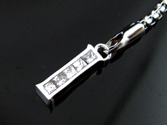 �L���[�r�b�N�W���R�j�A�̌g�уX�g���b�v