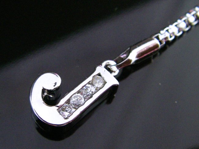 �L���[�r�b�N�W���R�j�A�̌g�уX�g���b�v