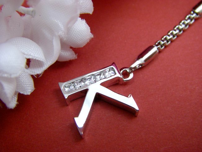 �L���[�r�b�N�W���R�j�A�̌g�уX�g���b�v