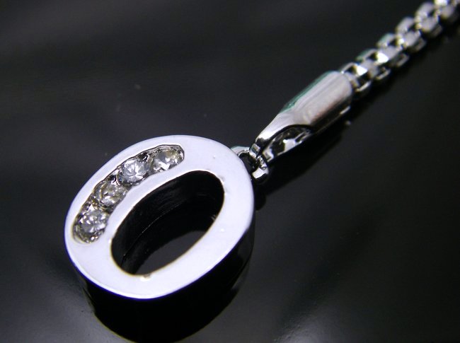 �L���[�r�b�N�W���R�j�A�̌g�уX�g���b�v